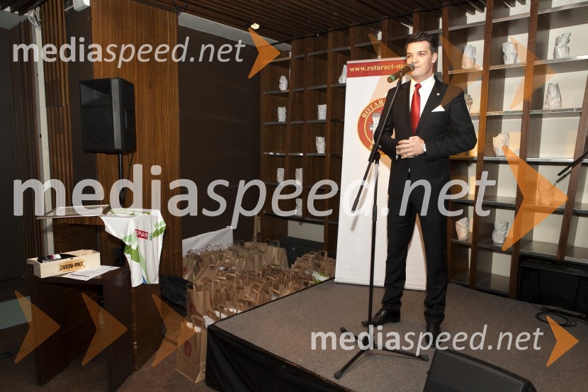 Mitja Šeško, član Rotaract Cluba MariborDobrodelni kulinarični večer Rotaract Maribor