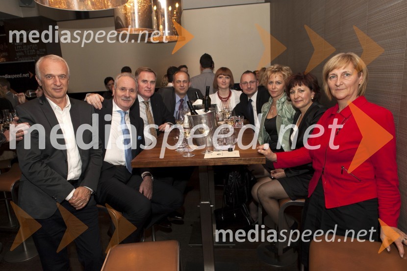 Člani Rotary kluba PtujDobrodelni kulinarični večer Rotaract Maribor