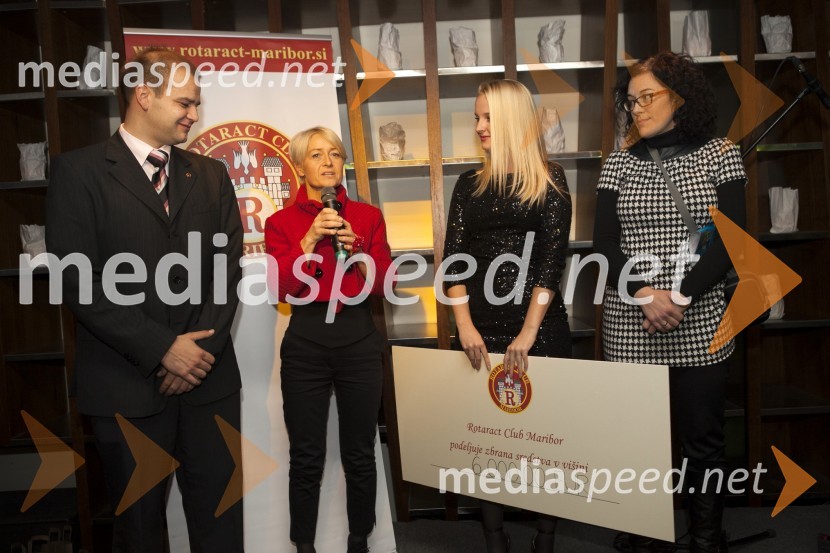 Dean Fras, predsednik kluba Rotaract Maribor; Žanet Mithans, Materinski 
dom; Nina Golob Žvajker, podpredsednica Rotaract cluba Maribor; Inge Zorec, društvo
ŠkoljkeDobrodelni kulinarični večer Rotaract Maribor