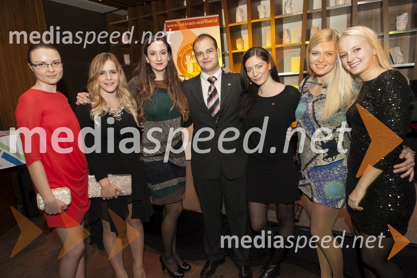 Suzana Bračič; Mateja Zidarič; Sara Nikolič; Dean Fras; Polona 
Podlesnik; Nika Polanec; Nina Golob Žvajker; člani Rotaract Club MariborDobrodelni kulinarični večer Rotaract Maribor