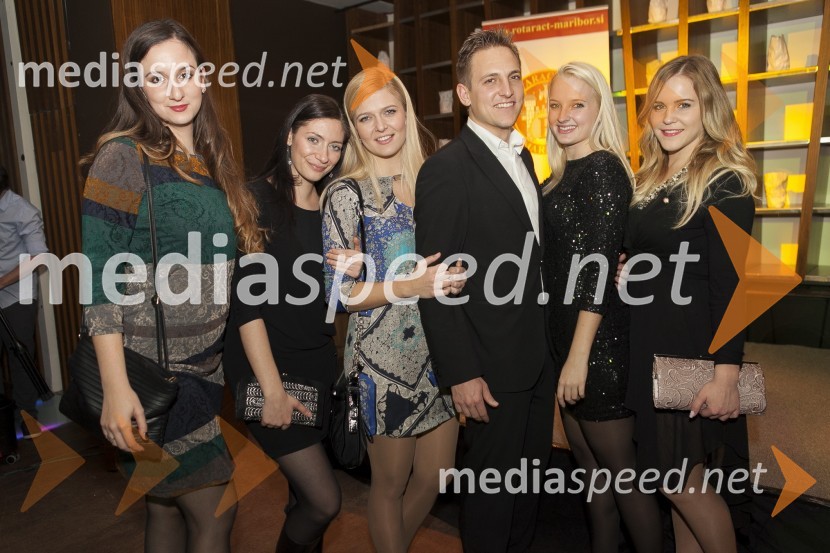 Sara Nikolič; ...; Nika Polanec; Matej Krampač; Nina Golob Žvajker; Mateja Zidarič, člani Rotaract Cluba MariborDobrodelni kulinarični večer Rotaract Maribor