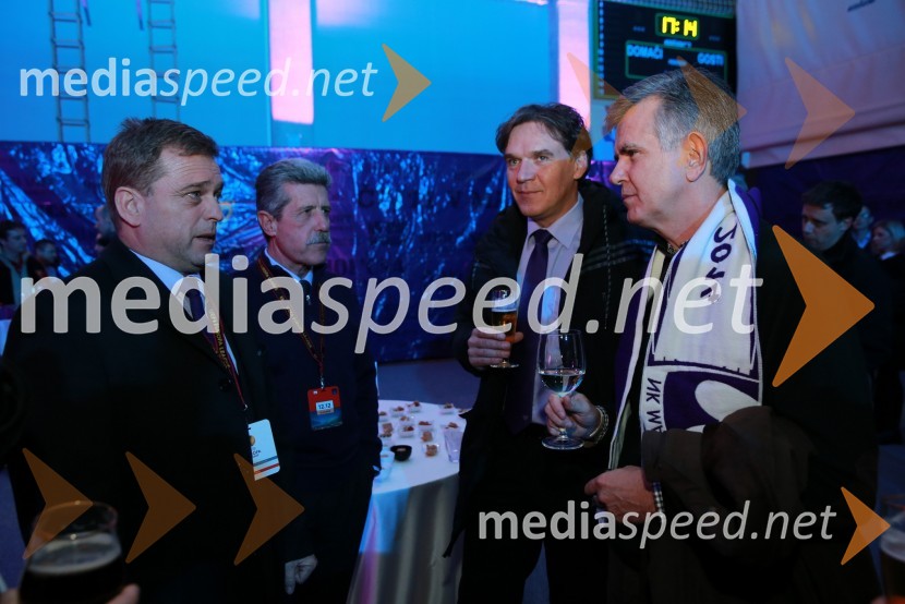 Bojan Ban, direktor NK Maribor; Drago Cotar, predsednik NK Maribor in direktor Zavarovalnega združenja; mag. David Kastelic, predsednik uprave Zavarovalnica Maribor; ...NK Maribor - Wigan Athletic FC, nogometna tekma