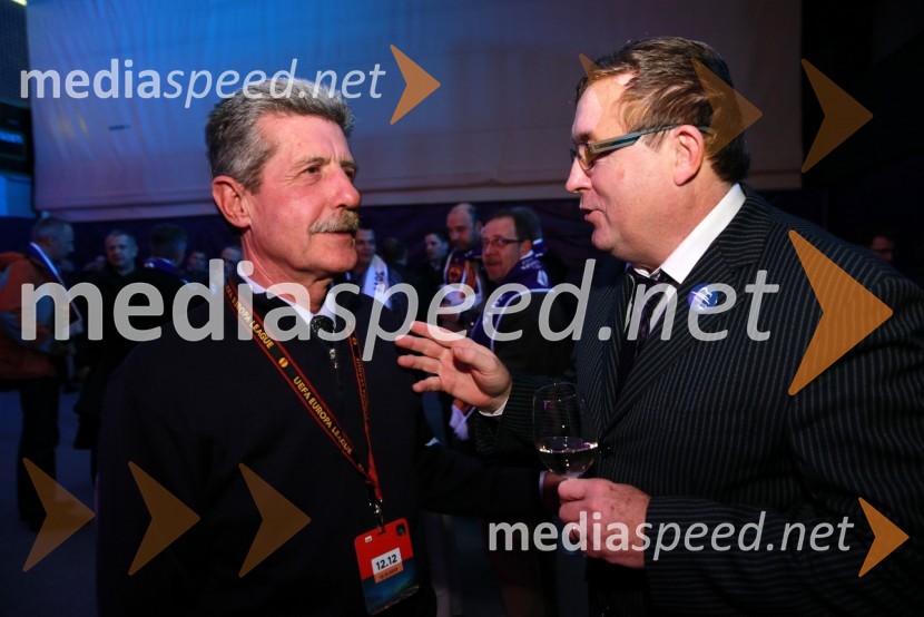 Drago Cotar, direktor Zavarovalnega združenja; dr. Andrej Fištravec, župan MOMNK Maribor - Wigan Athletic FC, nogometna tekma