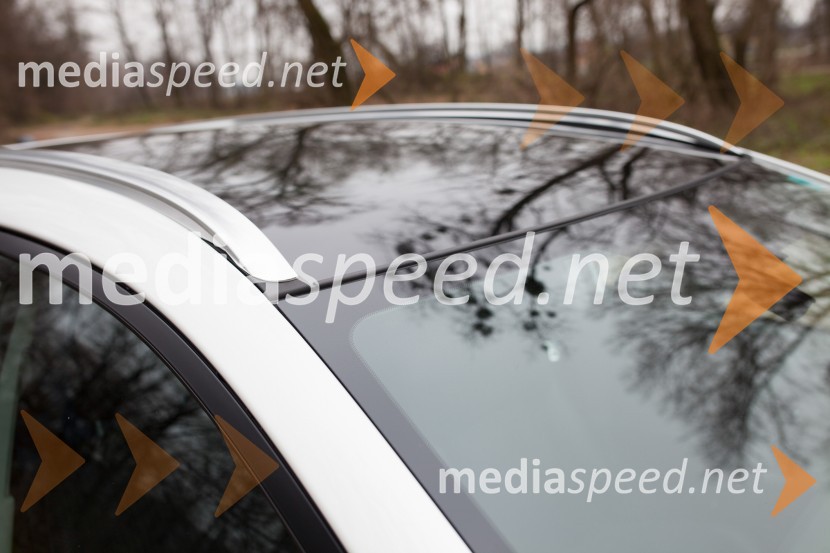 Panoramsko strešno okno SkyviewToyota Auris Touring Sports Hybrid 1.8 VVT-i Sol, mediaspeed test