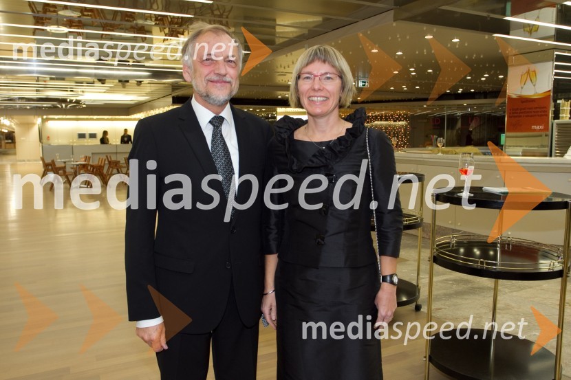 Bojan Falež; Vera Aljančič Falež, članica uprave Mercatorja, predsednica Lions kluba VivaManagerski koncert 2013