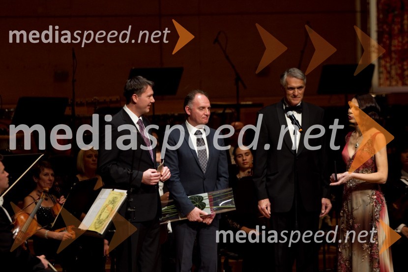 Julij Božič, IBM; Igor Hafnar, Savatech; Slobodan Sibinčič, Švedski generalni častni konzul; Eva Longyka, voditeljicaManagerski koncert 2013