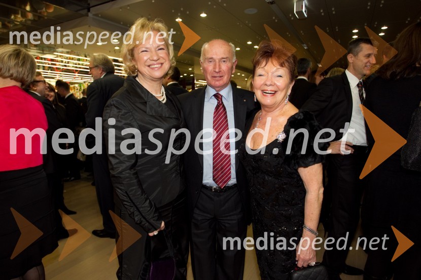 Sabrina Pečelin, vodja odnosov z javnostmi pri Porsche Slovenija d.o.o.; Tone Prosenc; Tjaša Andree Prosenc, odvetnicaManagerski koncert 2013