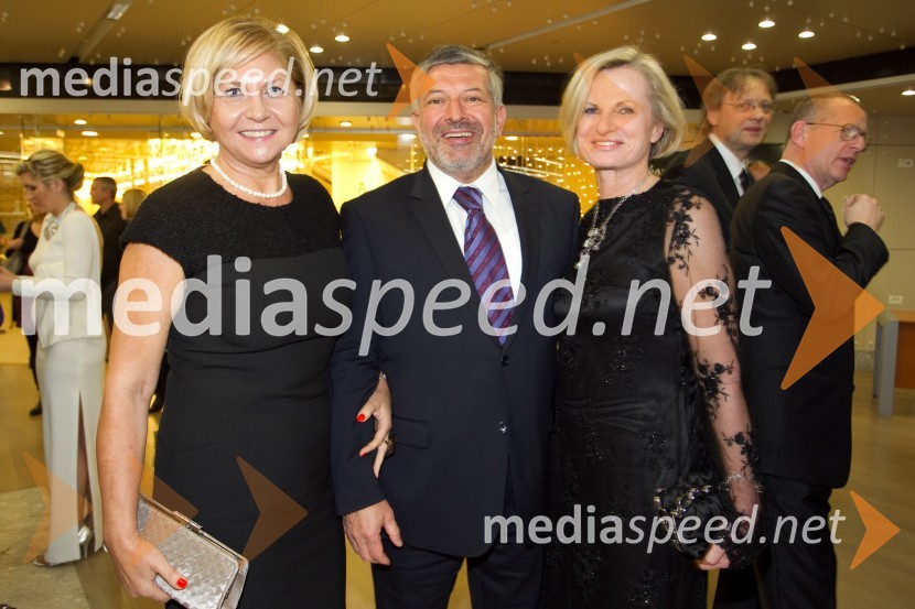 Nelida Nemec; mag. Janko Arah, predsednik Klu­ba Koroš­cev v Ljub­ljani; Darja Kalan Milinovič, vodja marketinga, Steklarna HrastnikManagerski koncert 2013