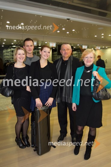 Tanja Sonc, violinistka z družinoManagerski koncert 2013