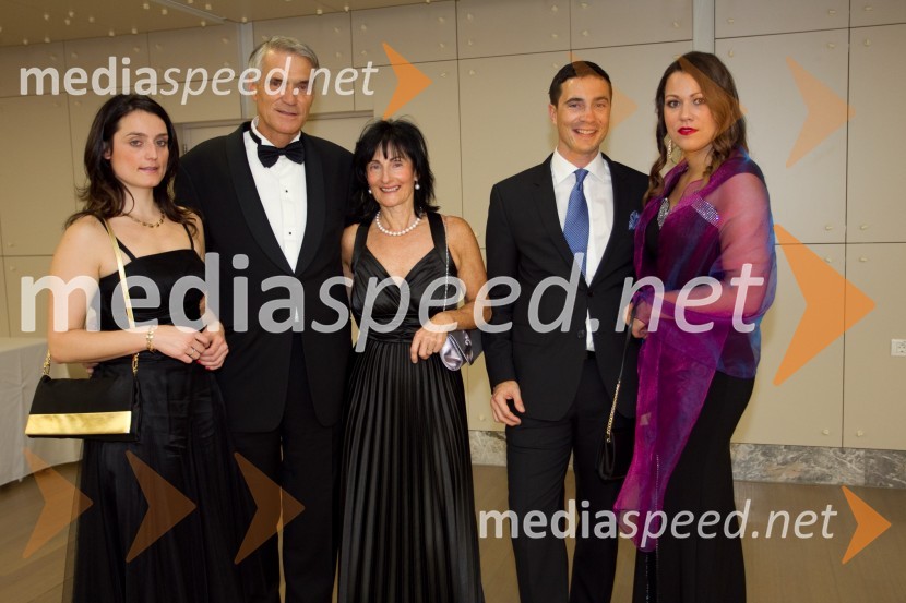 Tanja Sibinčič, finančna direktorica Prvega Faktorja; Slobodan Sibinčič, Švedski generalni častni konzul;  Katarina Sibinčič, odvetnica; Jan Sibinčič, odvetnik; Ajda Lah, Anecto d.o.o.Managerski koncert 2013