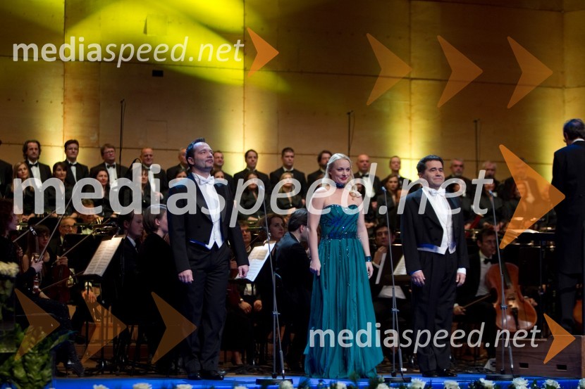 Aljaž Farasin, operni pevec; Sabina Cvilak, operna pevka; Andrej Debevec, operni pevecDržavna proslava ob dnevu samostojnosti in enotnosti 2013