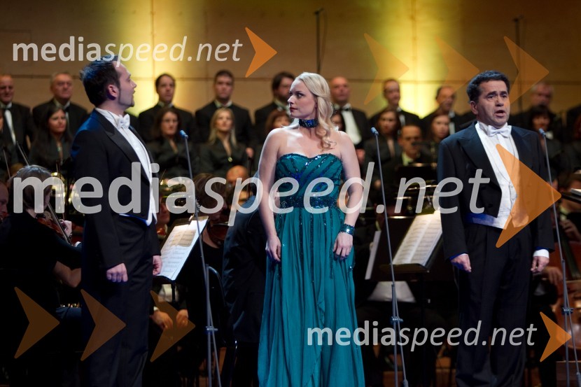 Aljaž Farasin, operni pevec; Sabina Cvilak, operna pevka; Andrej Debevec, operni pevecDržavna proslava ob dnevu samostojnosti in enotnosti 2013