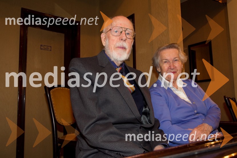 Aleksander Valič, igralec; soproga Dana90-letnica Štefke Drolc in koncert skupine Čompe