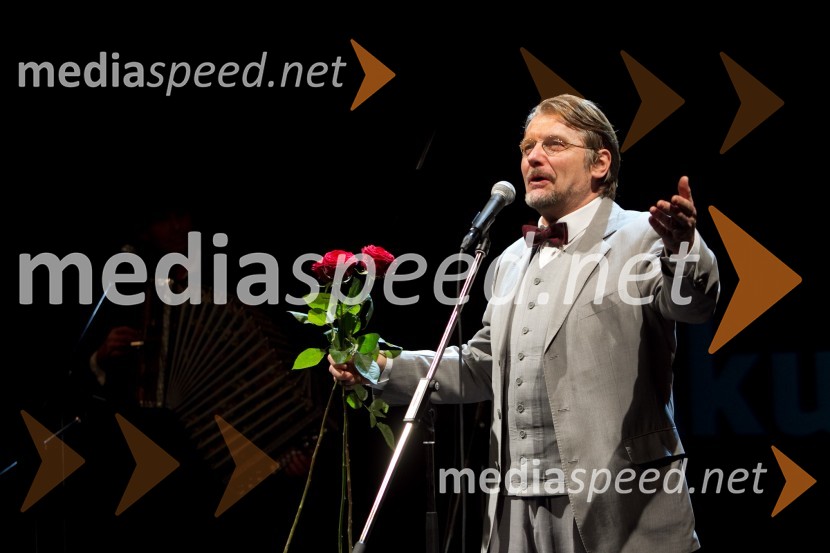 Zvone Hribar, igralec90-letnica Štefke Drolc in koncert skupine Čompe