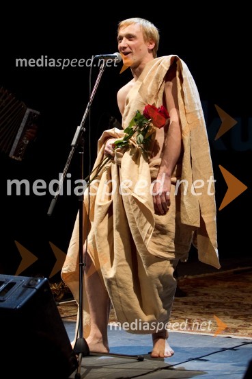 Marko Mandič, igralec90-letnica Štefke Drolc in koncert skupine Čompe