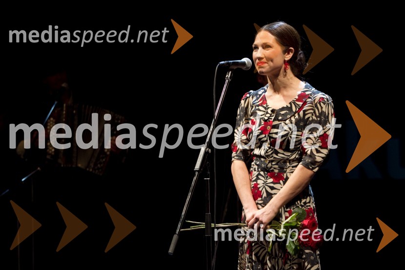 Sabina Kogovšek, igralka90-letnica Štefke Drolc in koncert skupine Čompe