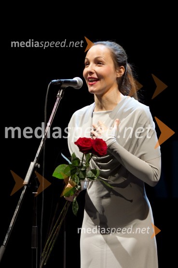Iva Babič, igralka90-letnica Štefke Drolc in koncert skupine Čompe