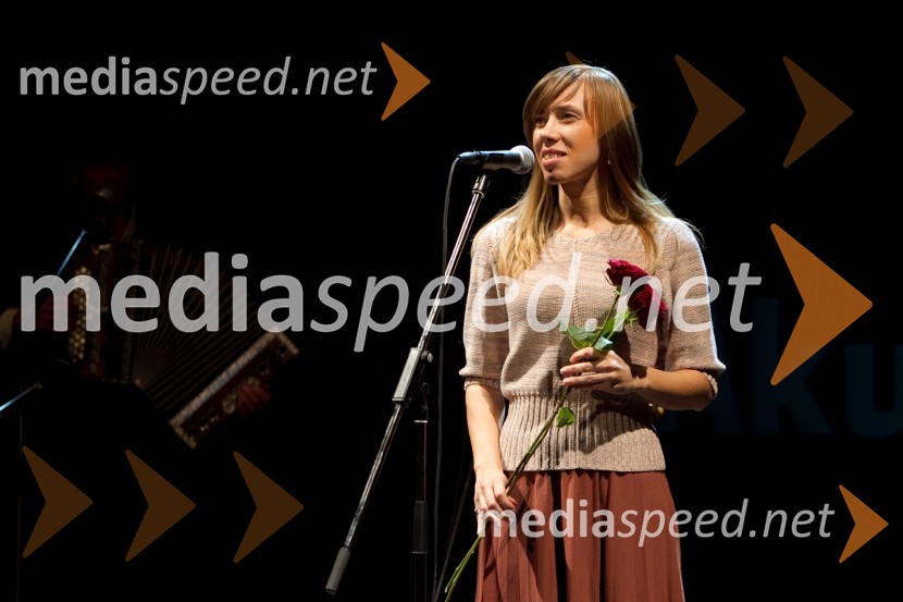 Alida Bevk, igralka90-letnica Štefke Drolc in koncert skupine Čompe