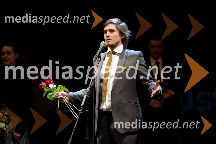 Klemen Janežič, igralec90-letnica Štefke Drolc in koncert skupine Čompe