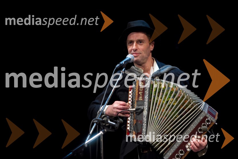 Janez Škof, glasbenik, igralec90-letnica Štefke Drolc in koncert skupine Čompe