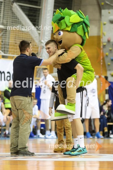 Gašper Papež, voditelj; Edo Murić, košarkar;&nbsp;Maskota Eurobasket - LipkoAll Stars v košarki