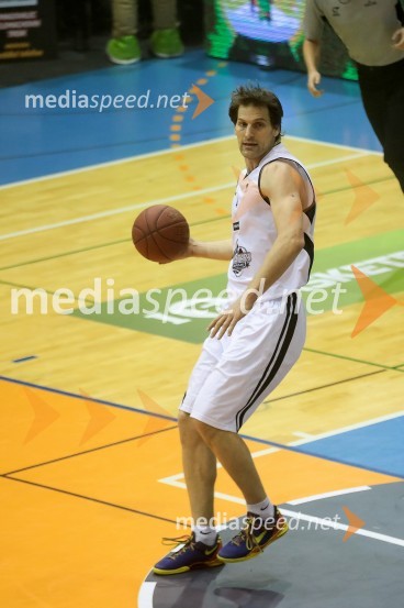 Košarkarska tekma med ekipo Eda Murića in ekipo Nebojše JoksimovičaAll Stars v košarki