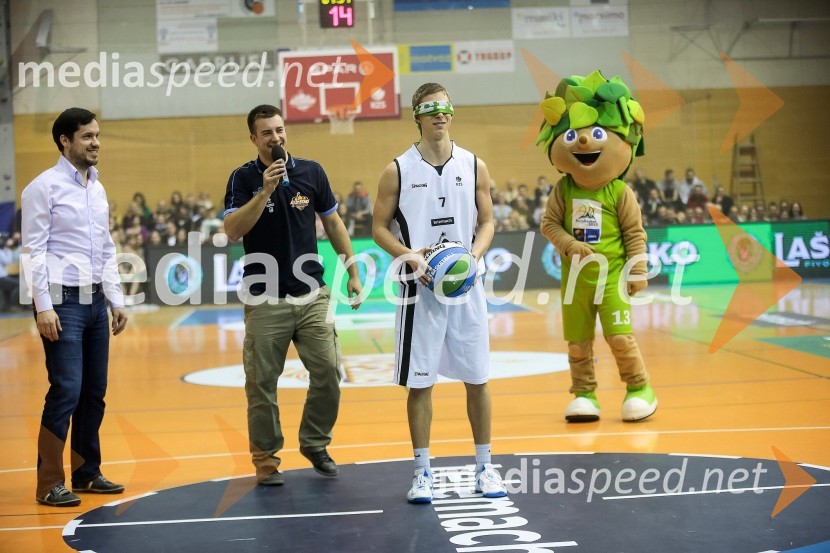 ...; Gašper Papež, voditelj; košarkar Eda Murića;&nbsp;Maskota Eurobasket - LipkoAll Stars v košarki