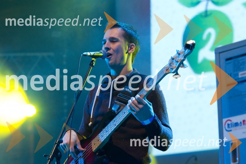 Član skupine GadiGadi in Magazin, koncert