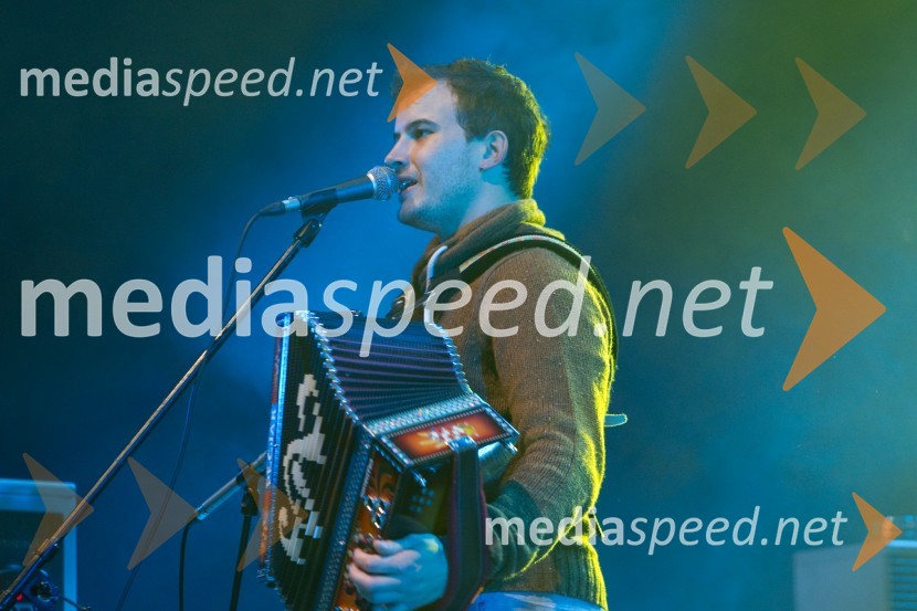 Član skupine GadiGadi in Magazin, koncert