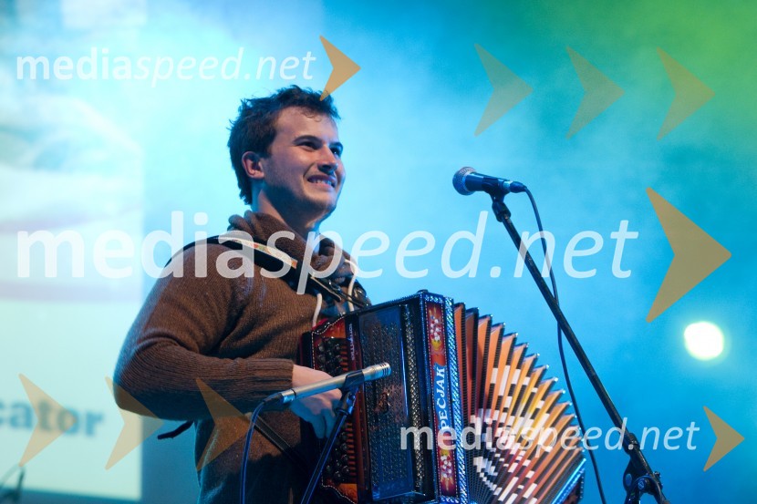 Član skupine GadiGadi in Magazin, koncert