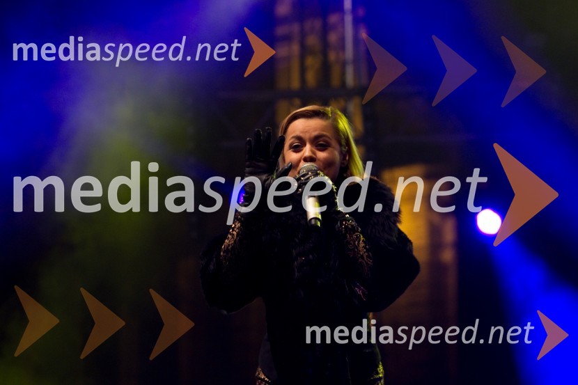 Andrea Šušnjara, pevka skupine MagazinGadi in Magazin, koncert