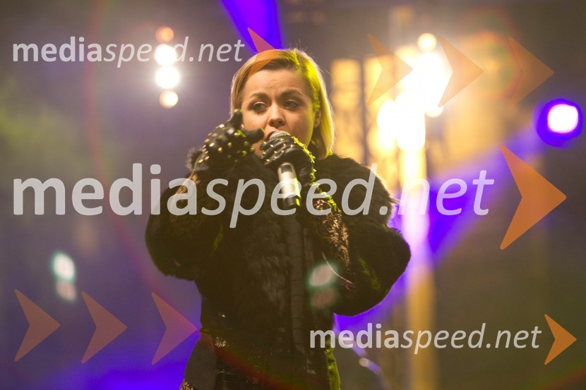 Andrea Šušnjara, pevka skupine MagazinGadi in Magazin, koncert