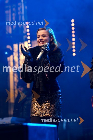 Andrea Šušnjara, pevka skupine MagazinGadi in Magazin, koncert