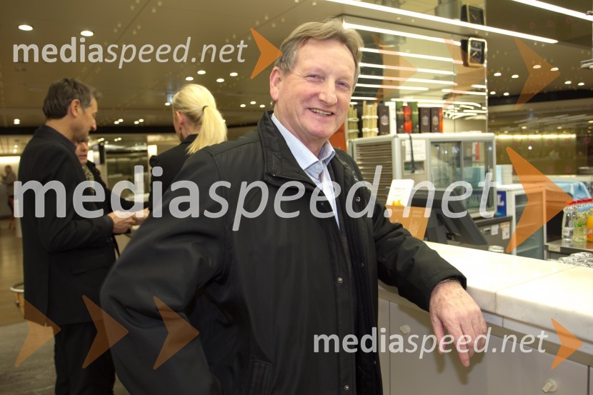 Alojz Stražar, režiserLa Cecchina ali Nikogaršnja hči, premiera opere