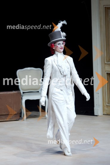 Katja Konvalinka, pevkaLa Cecchina ali Nikogaršnja hči, premiera opere