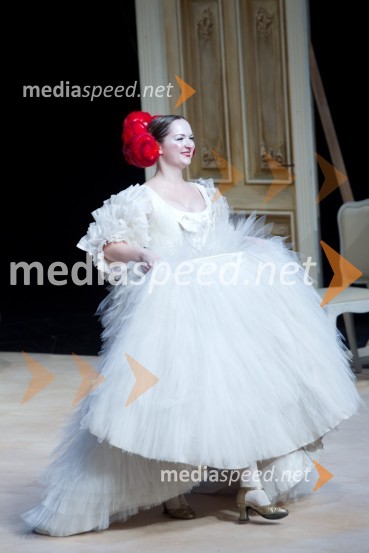 Štefica Stipančević, pevkaLa Cecchina ali Nikogaršnja hči, premiera opere