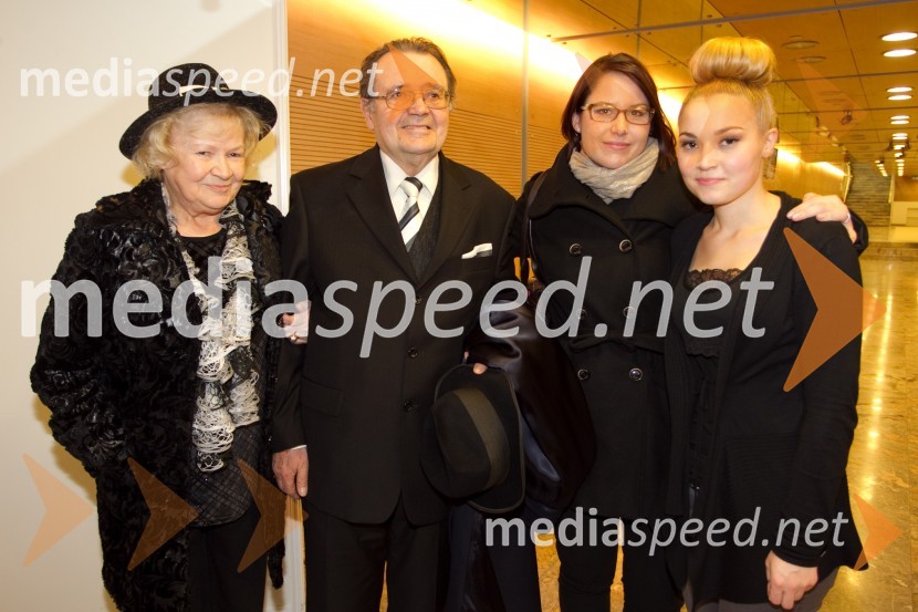 Valentina Černe; Jakob Černe; Ana Černe; Eva Černe, pevkaLa Cecchina ali Nikogaršnja hči, premiera opere