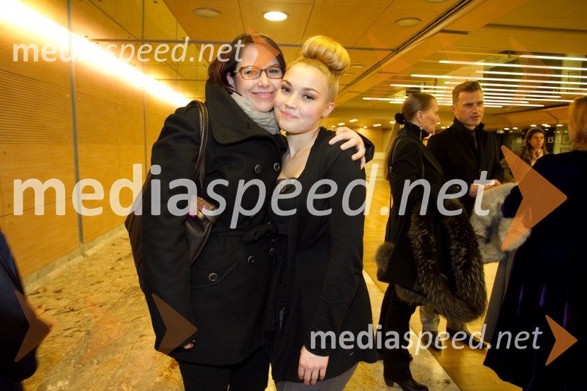 Ana Černe; Eva Černe, pevkaLa Cecchina ali Nikogaršnja hči, premiera opere