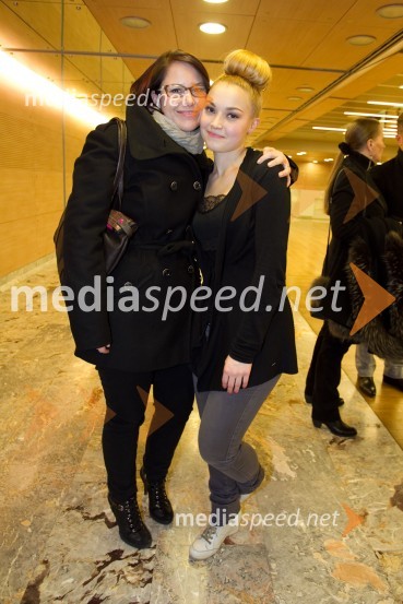 Ana Černe; Eva Černe, pevkaLa Cecchina ali Nikogaršnja hči, premiera opere