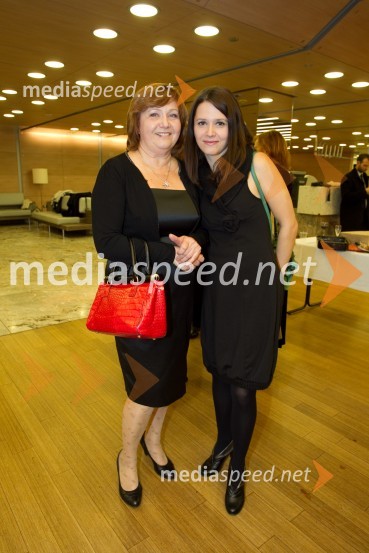 Olga Kozina; hči Yulia Roschina, 
režiserkaLa Cecchina ali Nikogaršnja hči, premiera opere