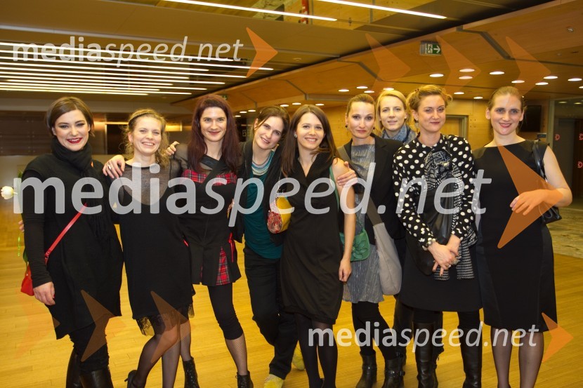 Soustvarjalke predstaveLa Cecchina ali Nikogaršnja hči, premiera opere