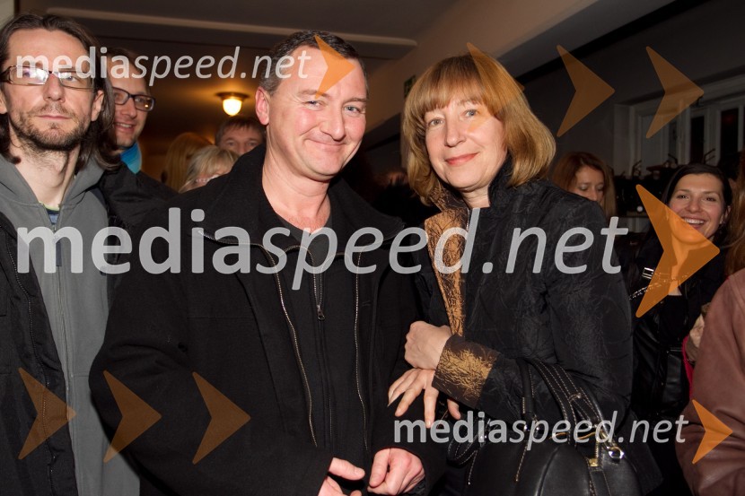 Jernej Vene, glasbeni urednik; Mojca Menart, vodja založništva na RTV SLONana Milčinski, koncert ob izidu plošče Od tod do vesolja