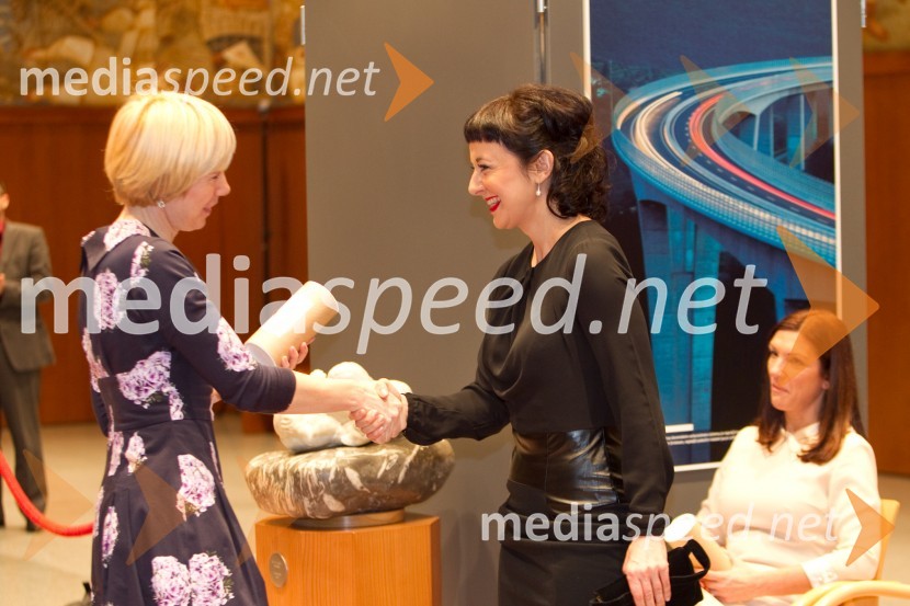 Polonca Komar,&nbsp;podpredsednica DZ; Lara Jankovič, nominiranka za Slovenko leta 2013Slovenka leta 2013, sprejem kandidatk v Državnem zboru