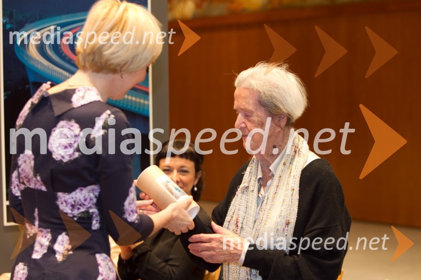 Polonca Komar,&nbsp;podpredsednica DZ; Juta Krulc, nominiranka za Slovenko leta 2013Slovenka leta 2013, sprejem kandidatk v Državnem zboru