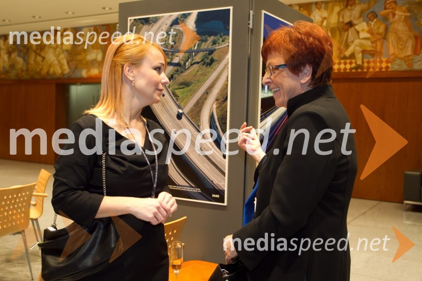 Tanja Škarjot, izvršna urednica uredništev Krater media; Marija Volčjak, nominiranka za Slovenko leta 2013Slovenka leta 2013, sprejem kandidatk v Državnem zboru