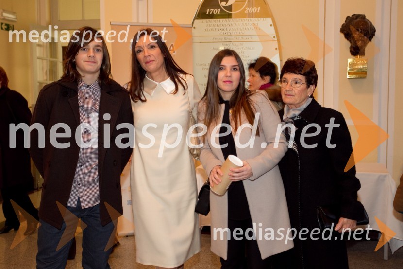 Matija; mama Eugenija Carl, Slovenka leta 2013; hči Teni; Zorka CarlSlovenka leta 2013 je Eugenija Carl