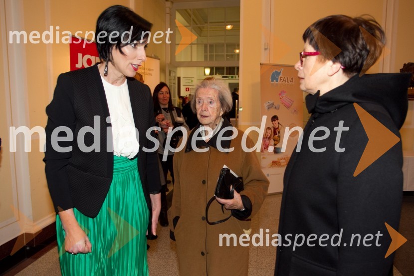 Melita Berzelak, urednica revije Jana; Juta Krulc, nominiranka za Slovenko leta 2013; hči Maja KržišnikSlovenka leta 2013 je Eugenija Carl