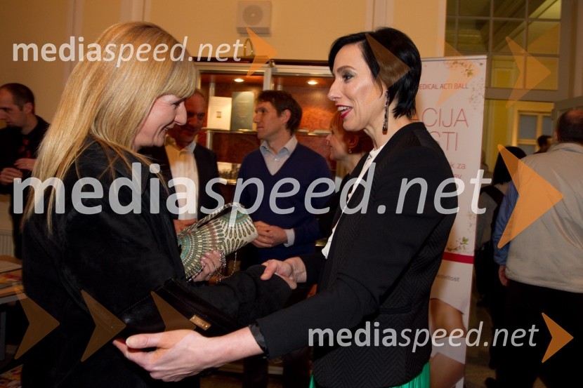 Janja Vidmar, pisateljica; Melita Berzelak, urednica revije JanaSlovenka leta 2013 je Eugenija Carl