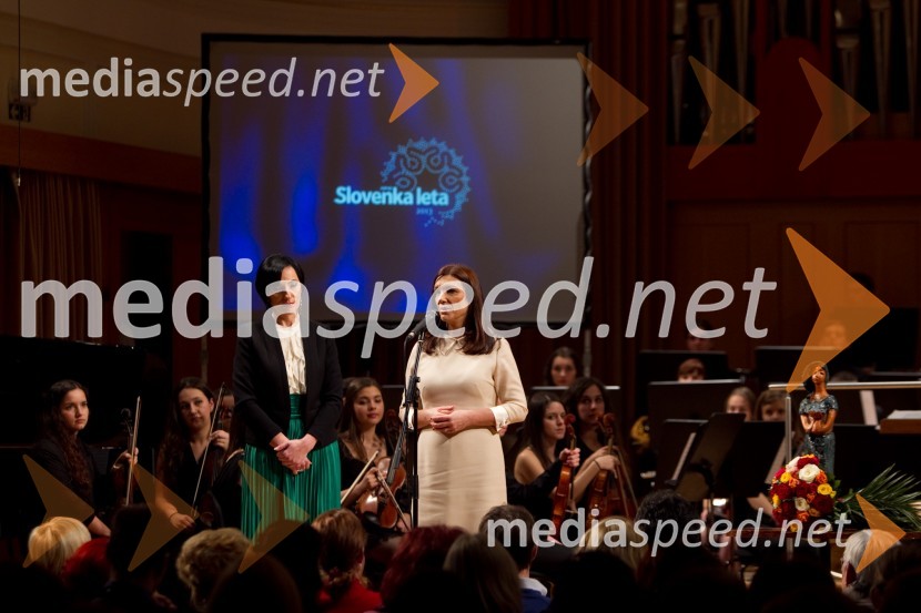 Melita Berzelak, urednica revije Jana; Eugenija Carl, Slovenka leta 2013Slovenka leta 2013 je Eugenija Carl