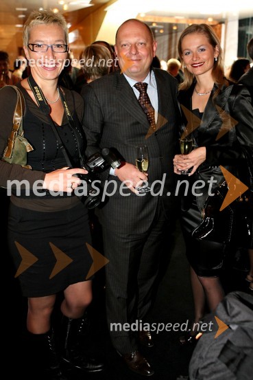 Alenka Žavbi, novinarka, Miro Senica, odvetnik in Katarina Kresal, odvetnicaMaroški večer v restavraciji Maksim